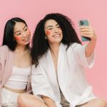 Gua Sha for Travel: Why Your Skin Changes at 30,000 Feet