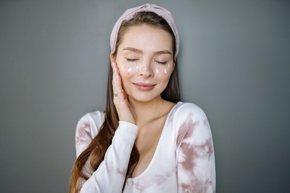 Hyaluronic Acid vs Glycerin: Which Hydrating Ingredient Wins for Your Skin?