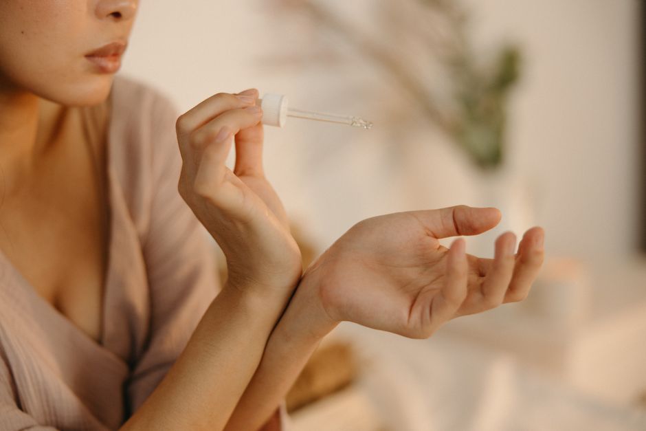 Niacinamide Serum Benefits for Oily and Acne-Prone Skin
