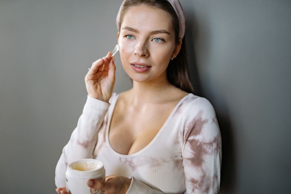 Peptide Serum for Mature Skin: When It Works and When It’s Hype