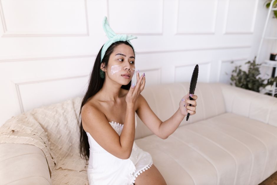Retinol vs Bakuchiol for Beginners: Which Anti-Aging Serum Actually Wins?